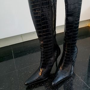 Steve Madden BLK leather Croco design, Size 7.5B. Bland new never worn.